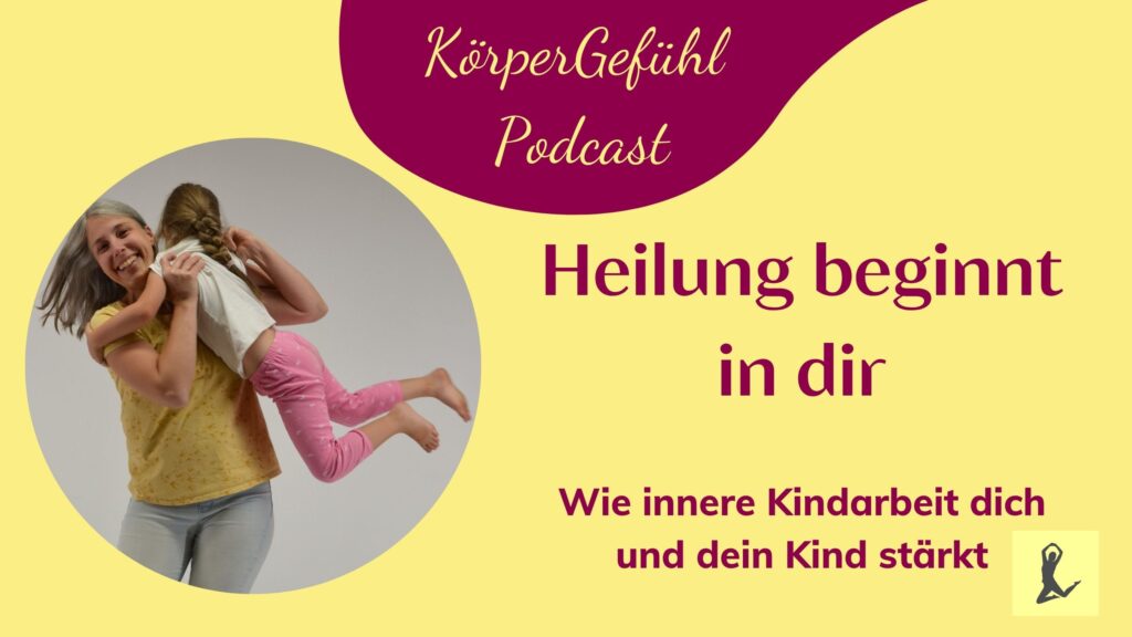 Sara wirbelt ihr Kind herum und lacht in die kamera